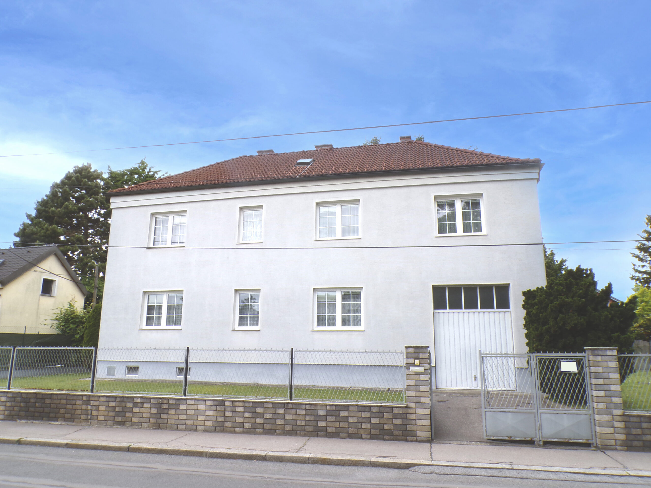 Titelbild von Zweifamilienhaus