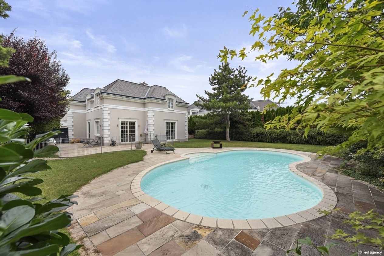 Titelbild von FONTANA: wunderbares Einfamilienhaus mit Garten und Pool