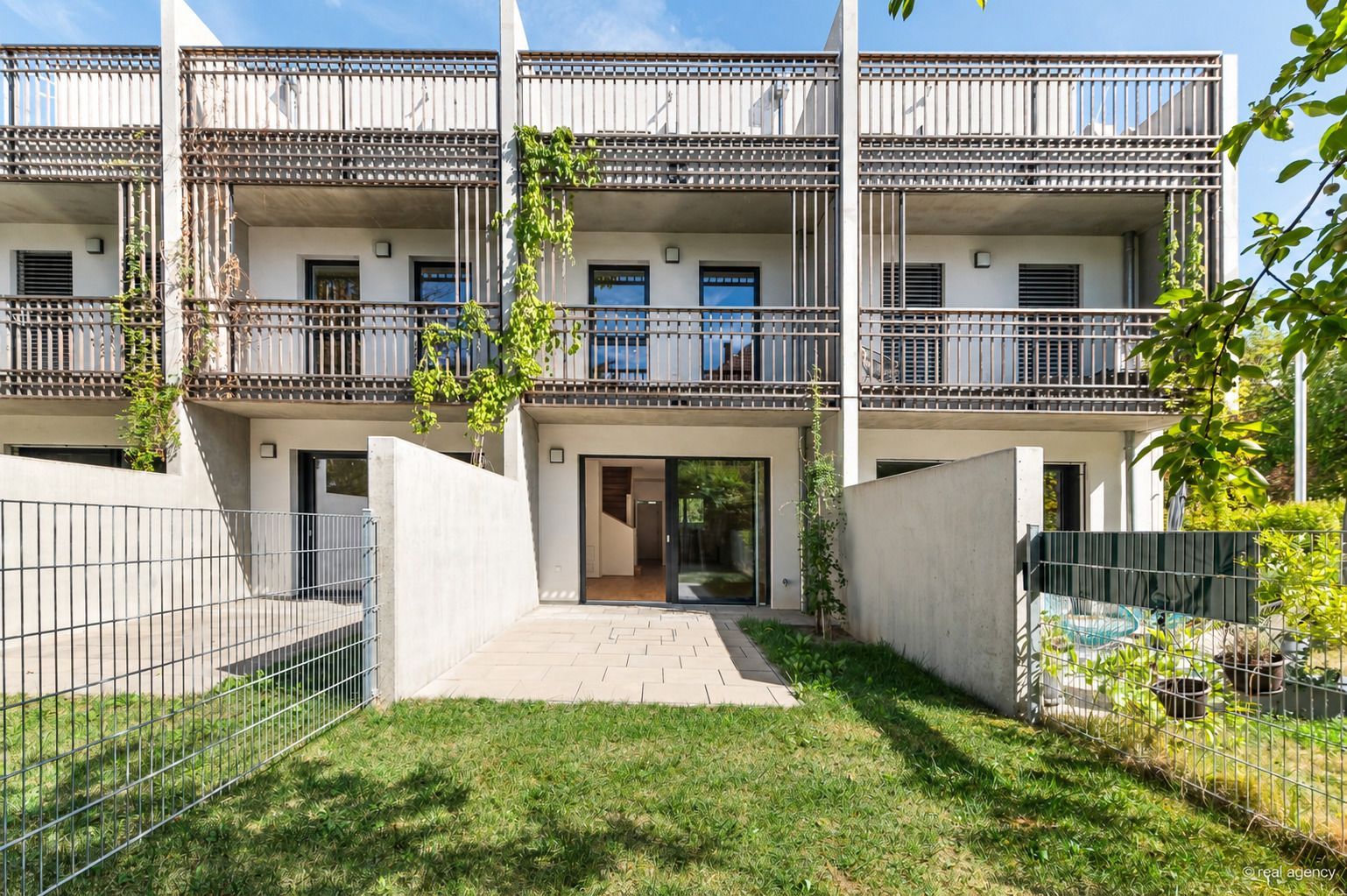 Titelbild von RAPHAEL GARDEN HOMES- Moderne Reihenhäuser, Erstbezug